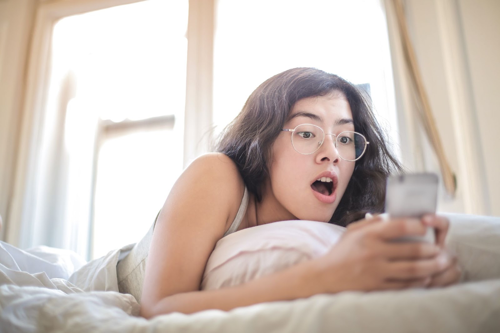 Native Advertising uses curiosity and a shock effect to entice you to click 
https://www.pexels.com/photo/woman-lying-on-bed-holding-smartphone-3807535/