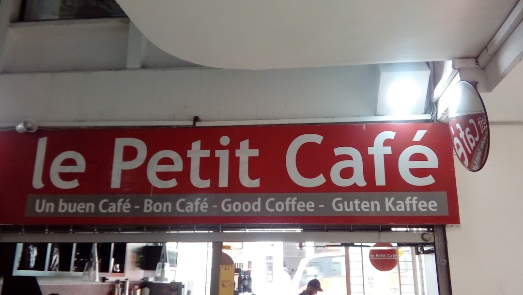 Le Petit Cafe