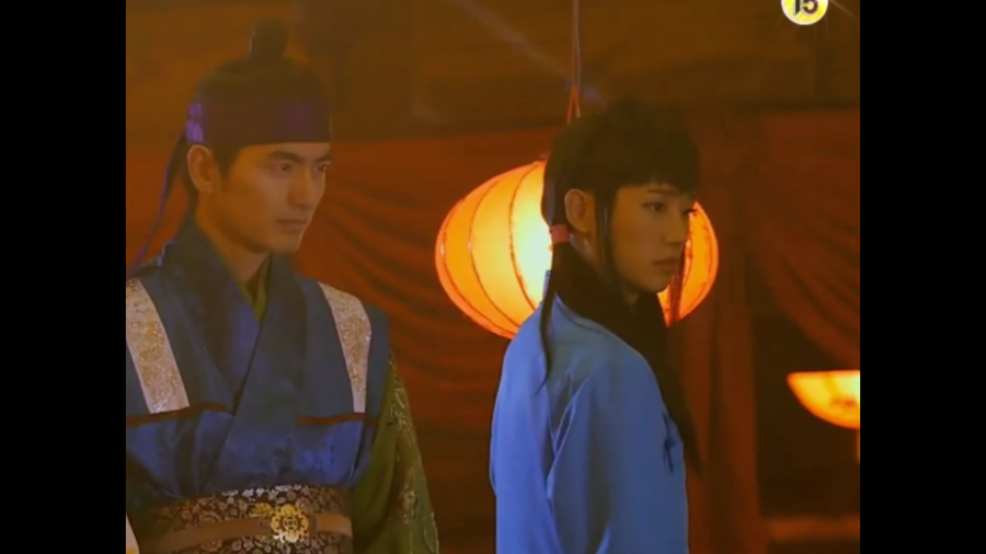 Jung hae in dressed as a woman and a guy dressed in historical clothing 