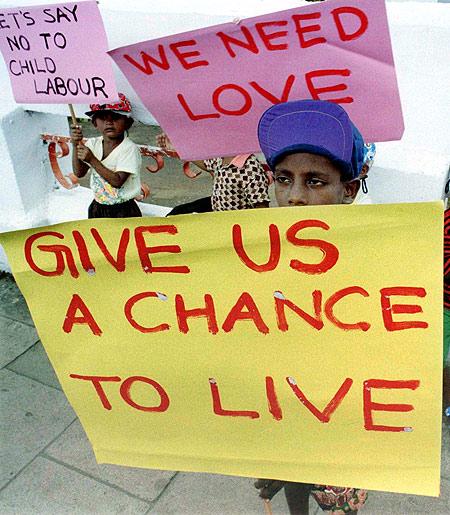 http://im.rediff.com/business/2012/nov/22child12.jpg