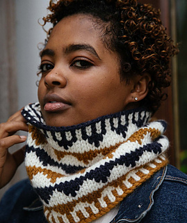 woman wearing knit cowl with colorwork