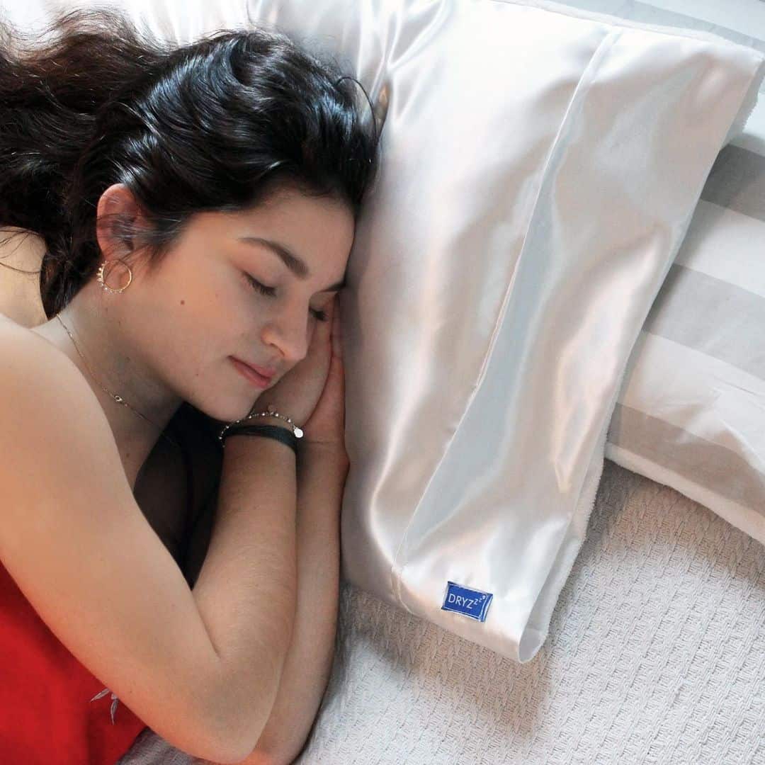 dormir con el pelo mojado