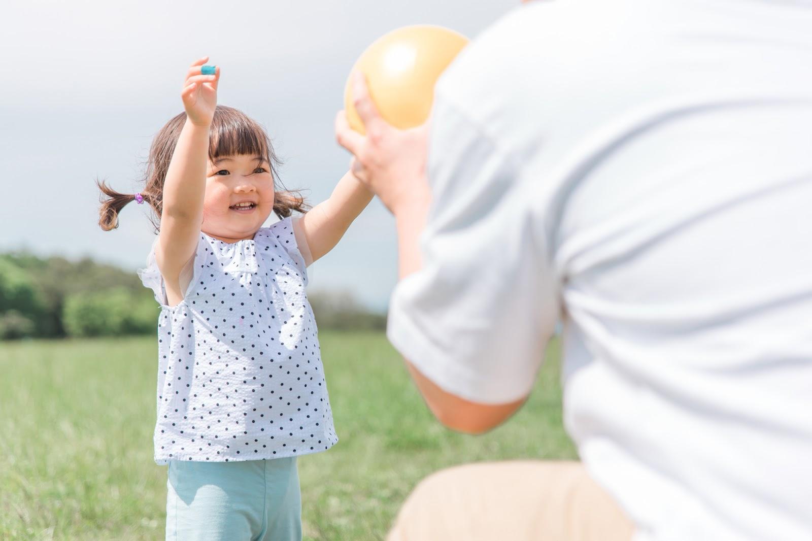 【年齢別】家庭で役立つ子どもとのボール遊びアイディア9つ紹介