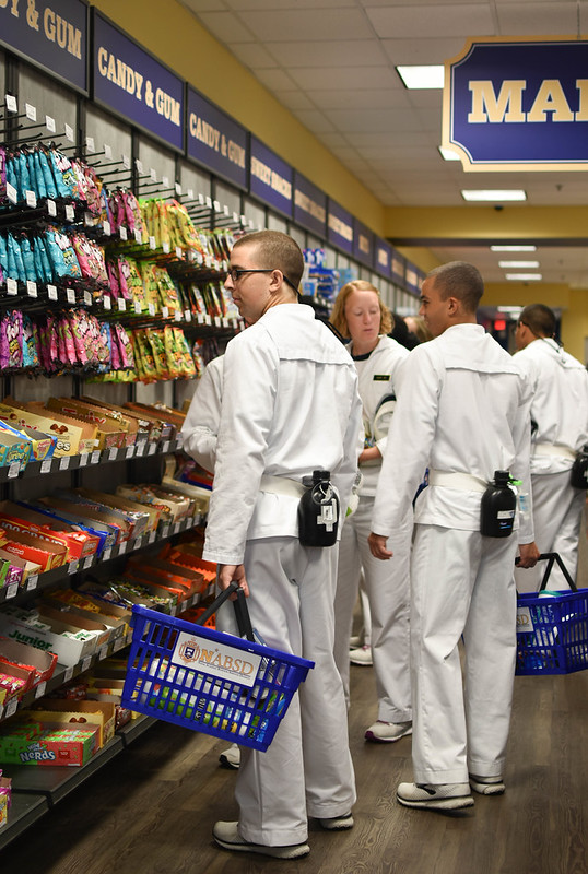 midship shopping at the midstore at usna