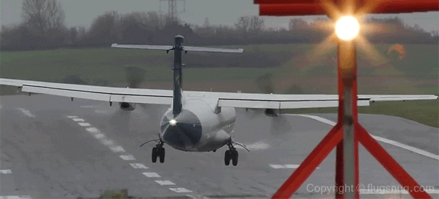 Os assustadores pousos de avião no aeroporto conhecido por ventos fortes -  Gizmodo Brasil