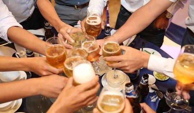 Hiện trạng tiêu thụ rượu bia không kiểm soát ở Việt Nam 
