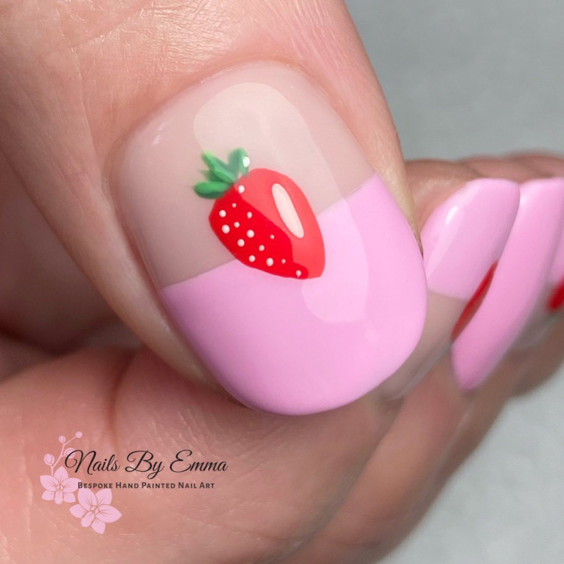 8Marshmellow Berry Fluff Nails