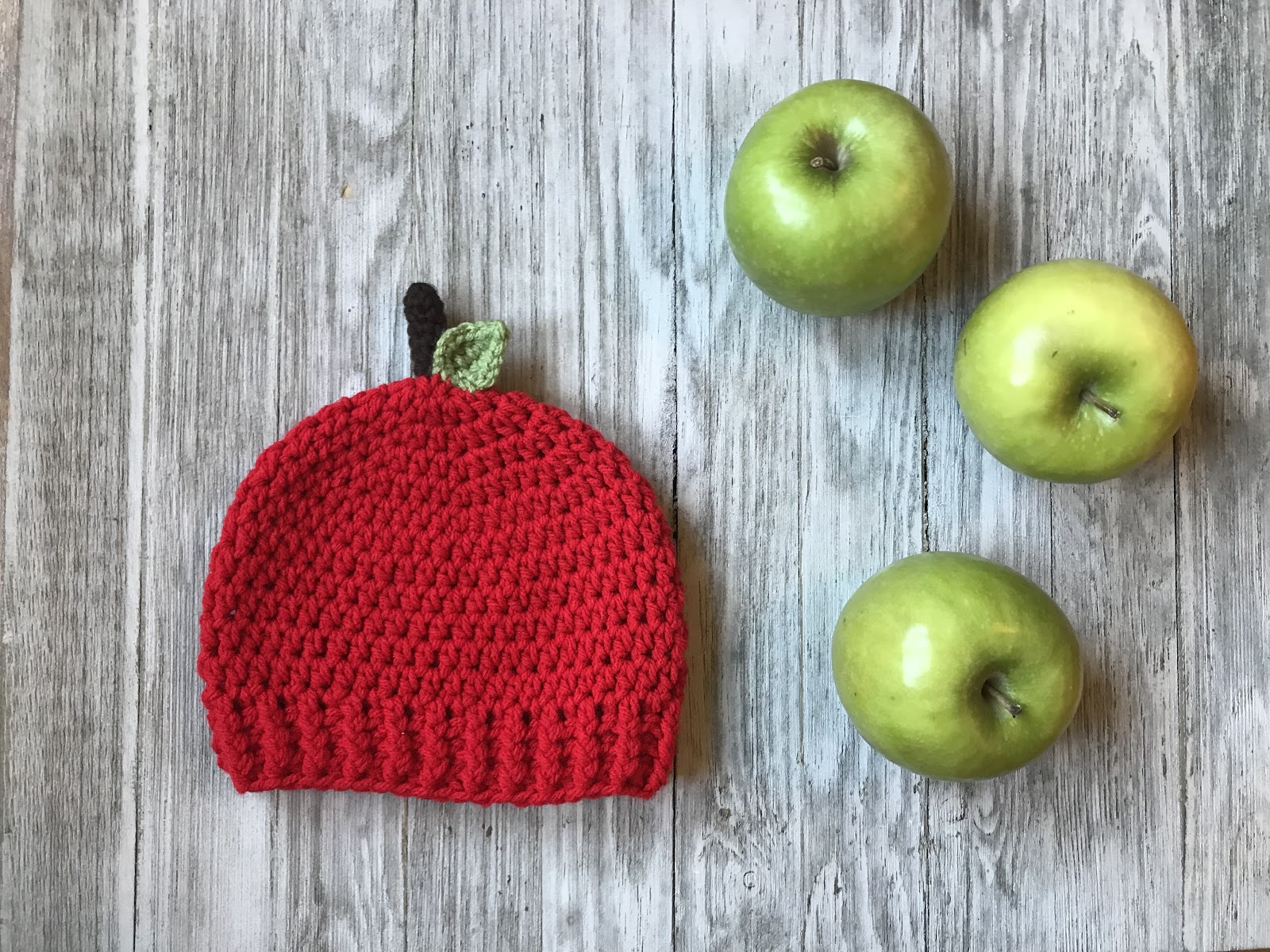 Apple Beanie Crochet Pattern in 5 Sizes