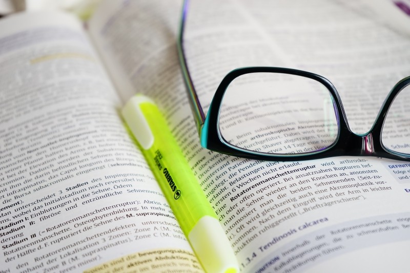 glasses-read-learn-book-text-highlighter-pen.jpg
