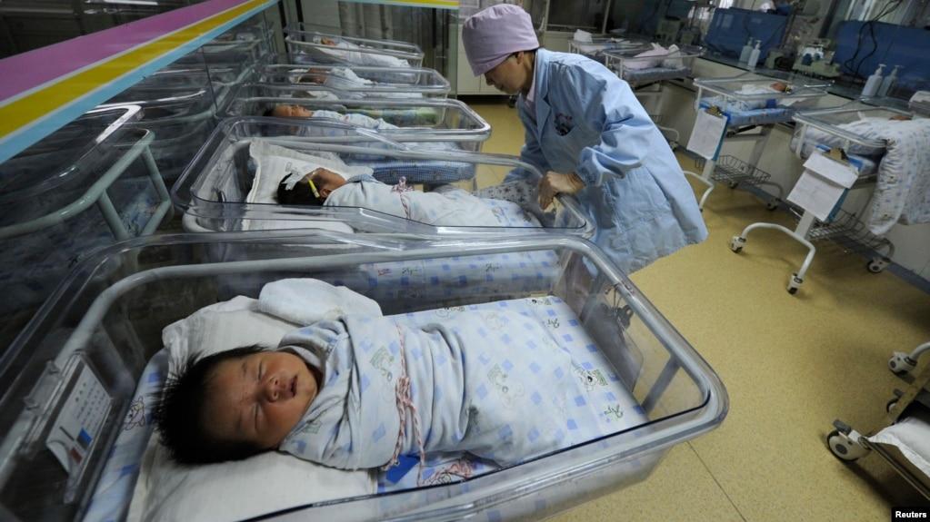 资料照:中国一家医院的新生儿产房