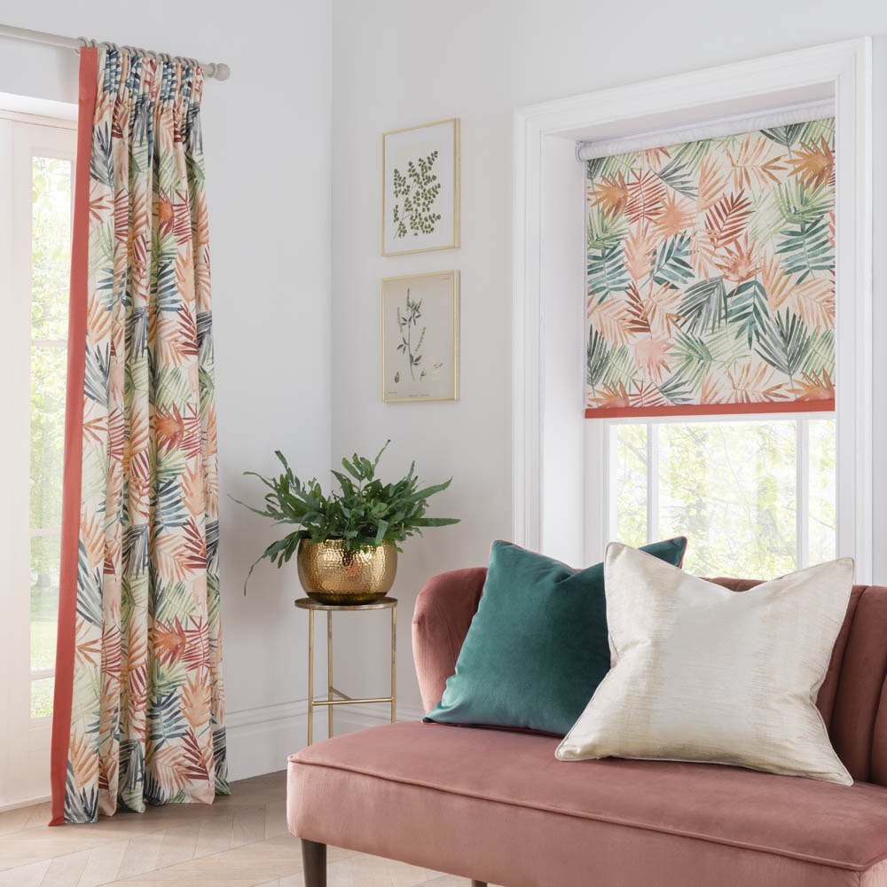  Bạn có thể dùng rèm cửa để trang trí căn phòng theo phong cách riêng của mình.
