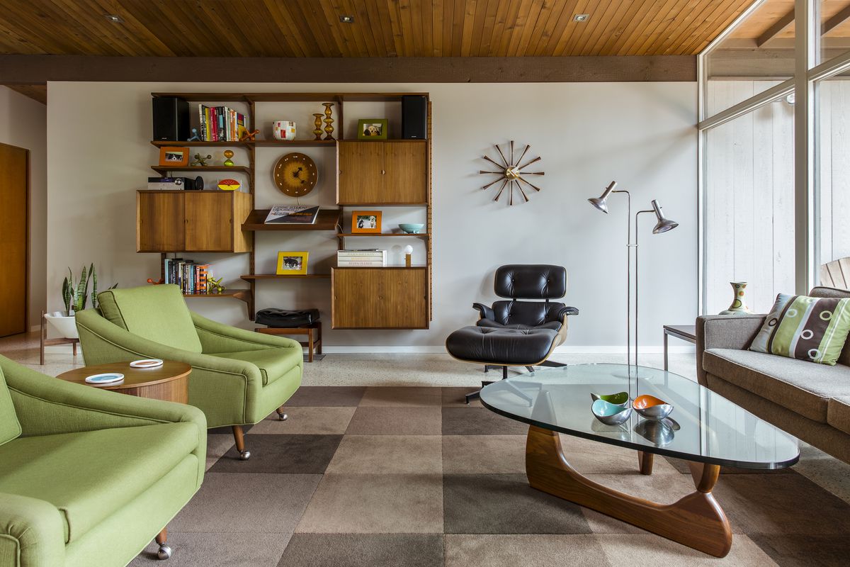Living room following the mid-century modern style
