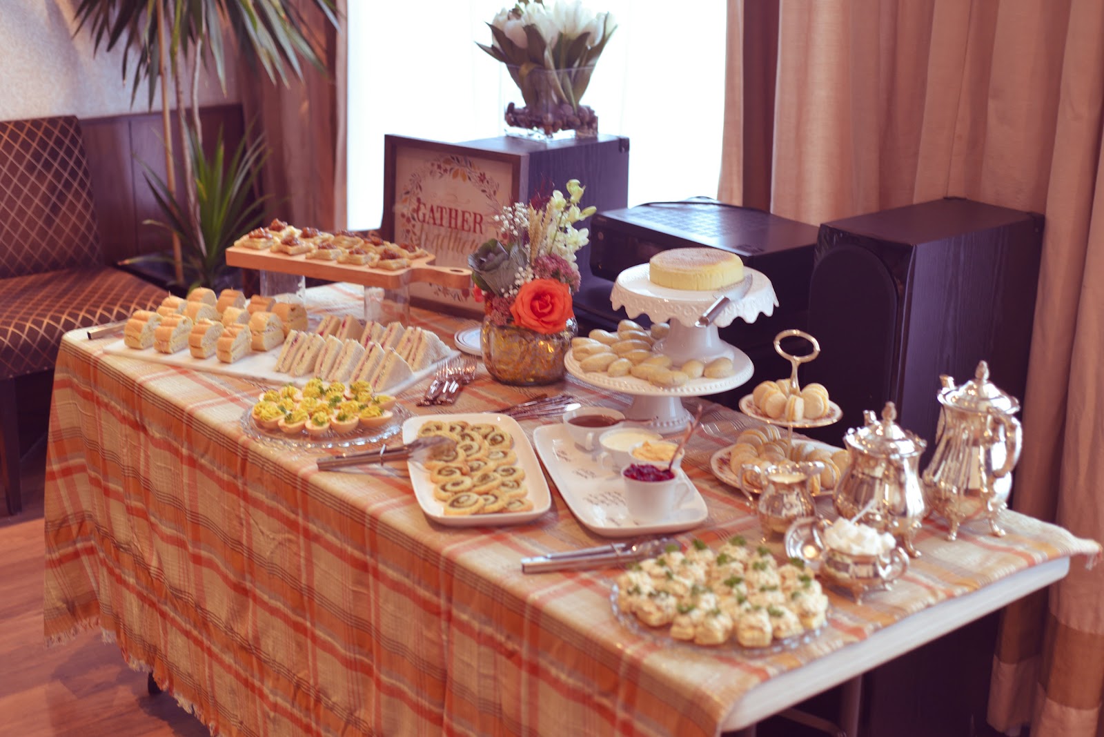 thanksgiving-autumn-tea-catering-table-lily-muffins.jpg