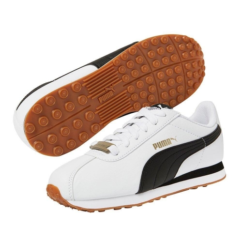 Đế giày Puma được làm cao su nên khá chắc chắn