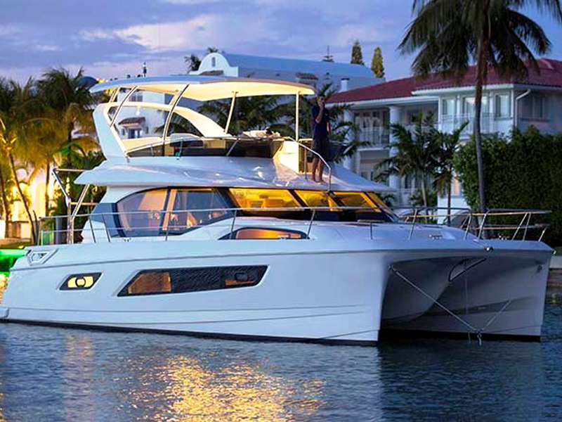 Best Boat to Live On Year Round And How to Enjoy Every Moment! Commutter