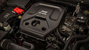 Jeep Wrangler 2023 chỉ cung cấp một lựa chọn động cơ xăng 2.0L 4 xi lanh tăng áp