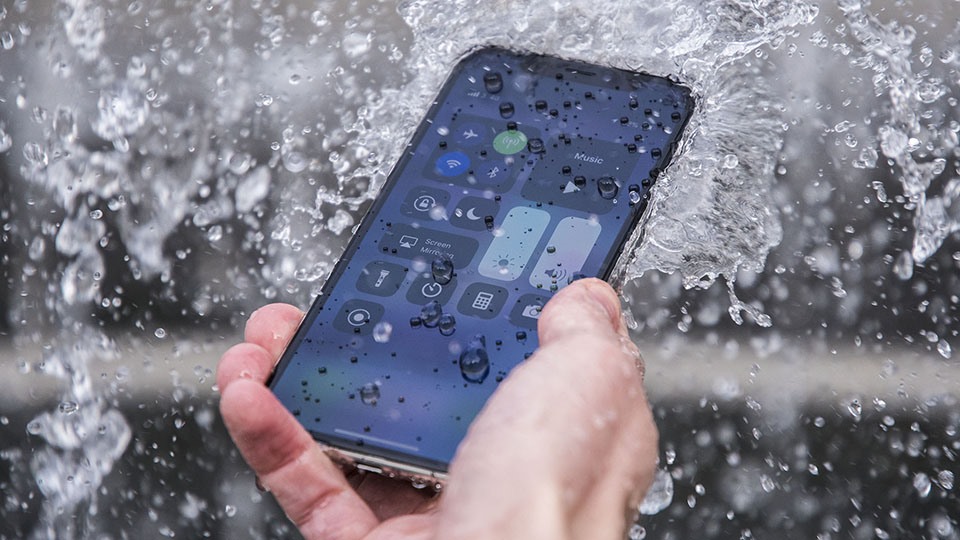 Thay phản quang iPhone XS lấy ngay tại Hà Nội
