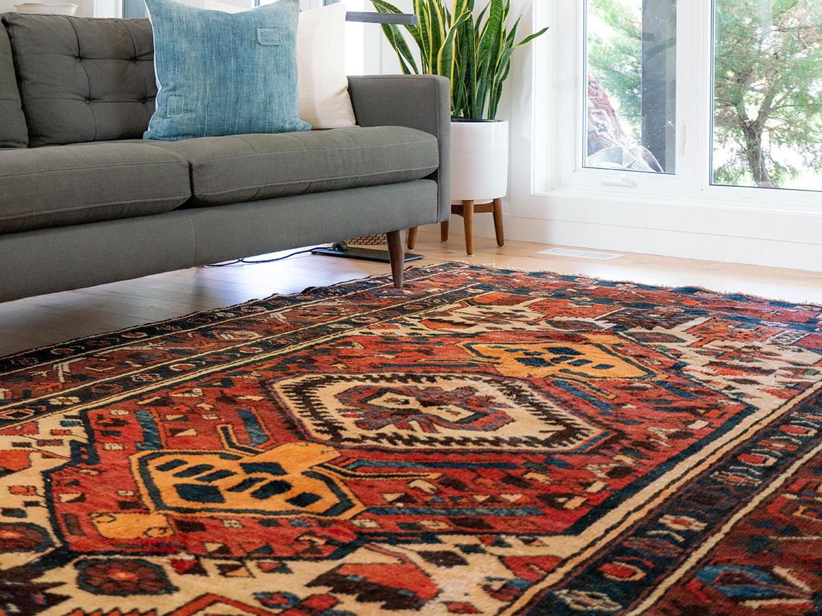 couch-with-colorful-carpet-rug_header.jpg