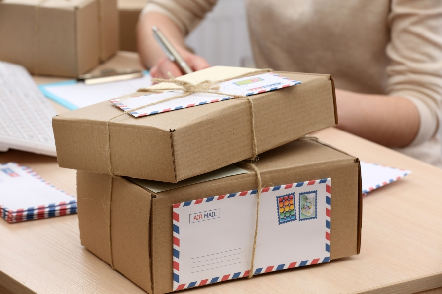 Gửi đồ qua bưu điện cần phải điền đầy đủ thông tin người gửi để tránh sai sót