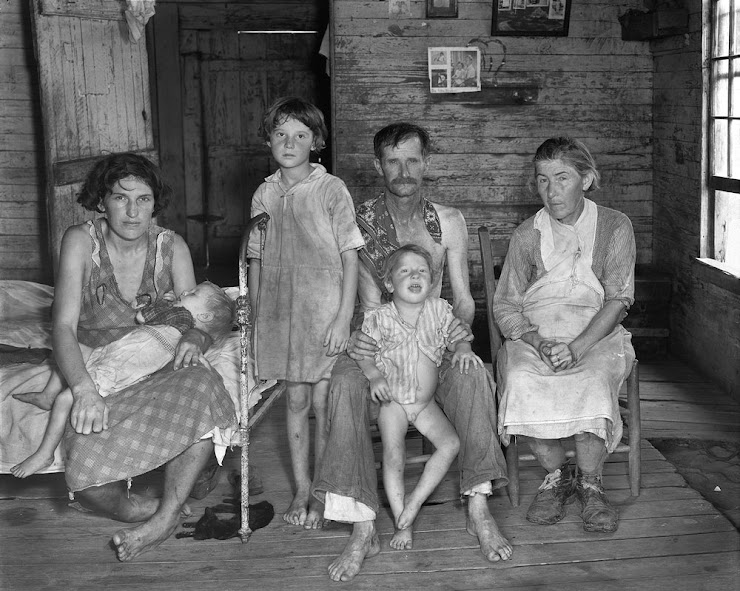 Fotografia de Walker Evans quan va treballar per la FSA, en què retrata, malgrat la misèria, una família que no perd la dignitat. 