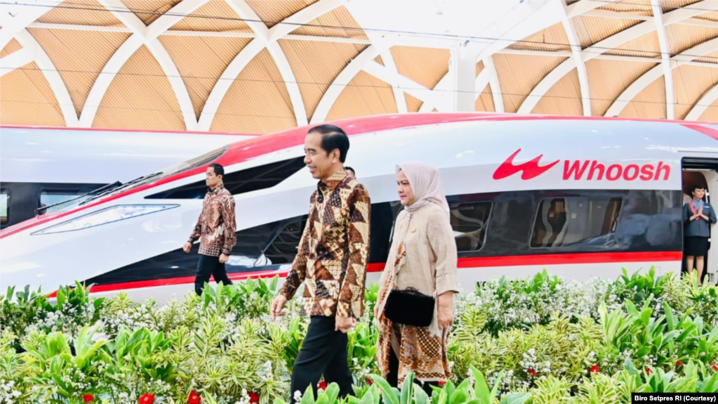 Tổng thống Indonesia Joko Widodo hôm 2/10 khánh thành tuyến đường sắt cao tốc trị giá 7,3 tỷ đôla.