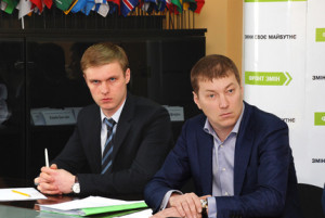 Лунченко і Бровді на фоні партії Яценюка.