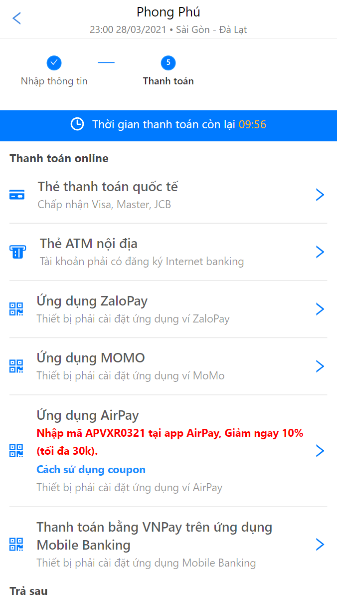 Thanh toán vé và chờ lên xe.