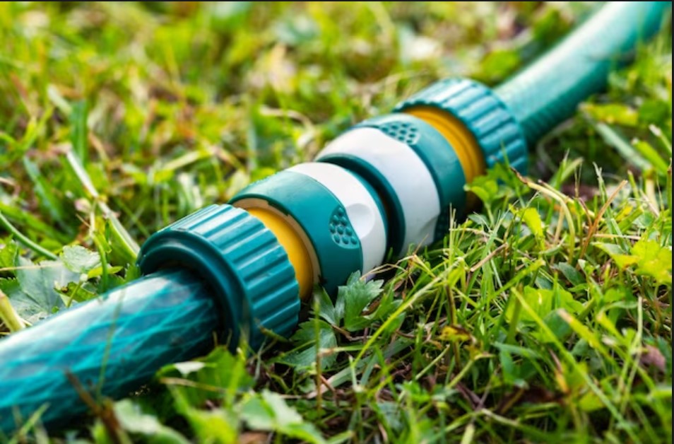 How to Connect Garden Hoses of the Same Size