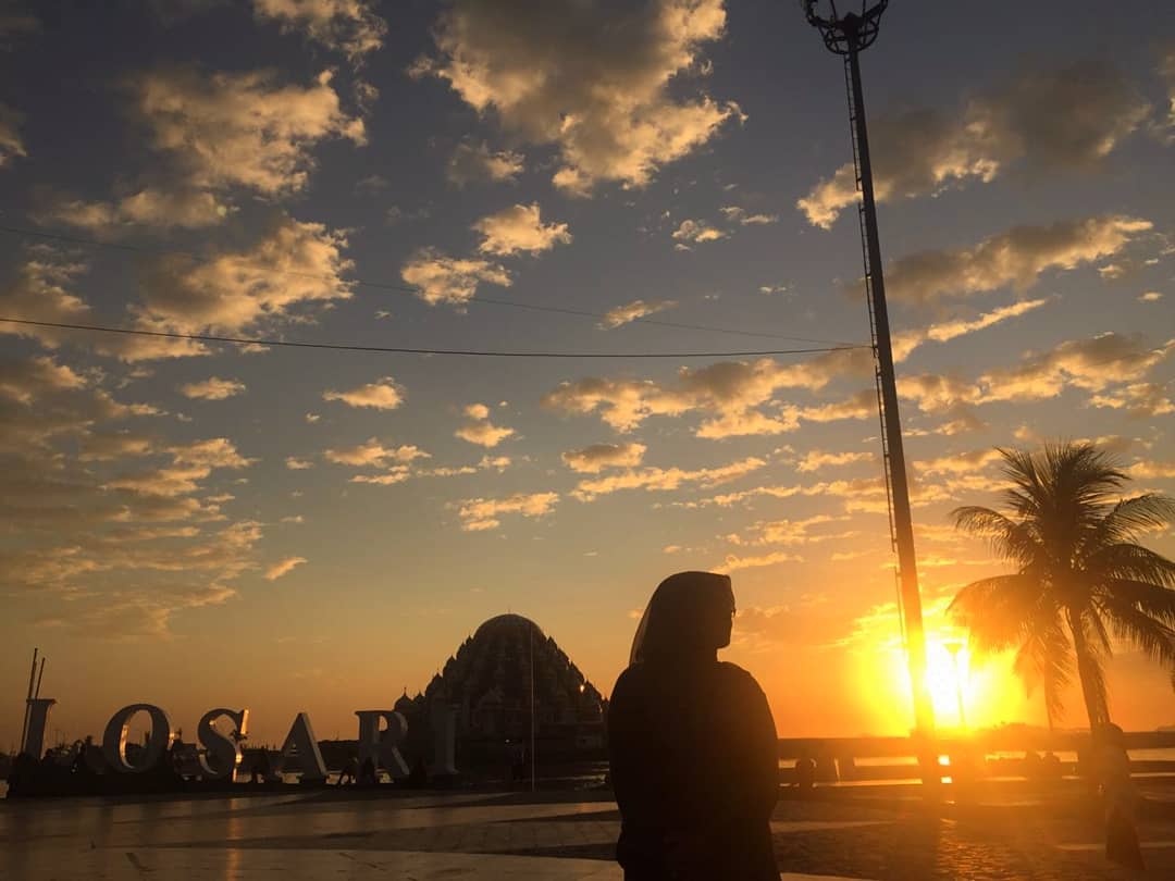 senja di pantai losari