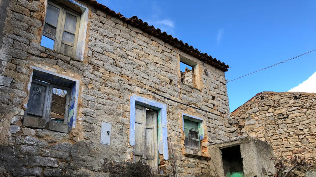 casas-al-precio-1-$-dólares-Italia-aldea-villa-