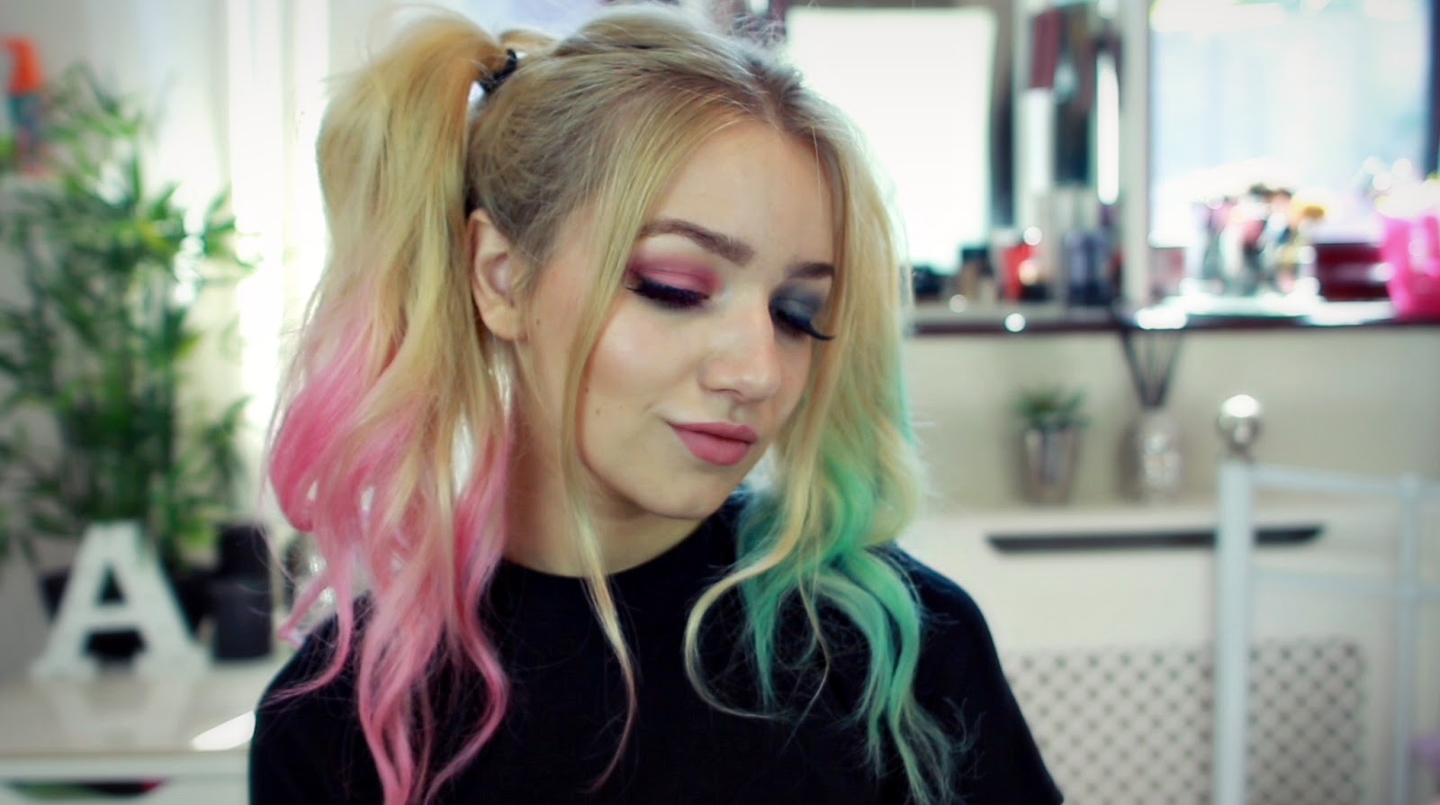 Suicide Squad Exclusive Harley Quinn Hair And Makeup Tutorial