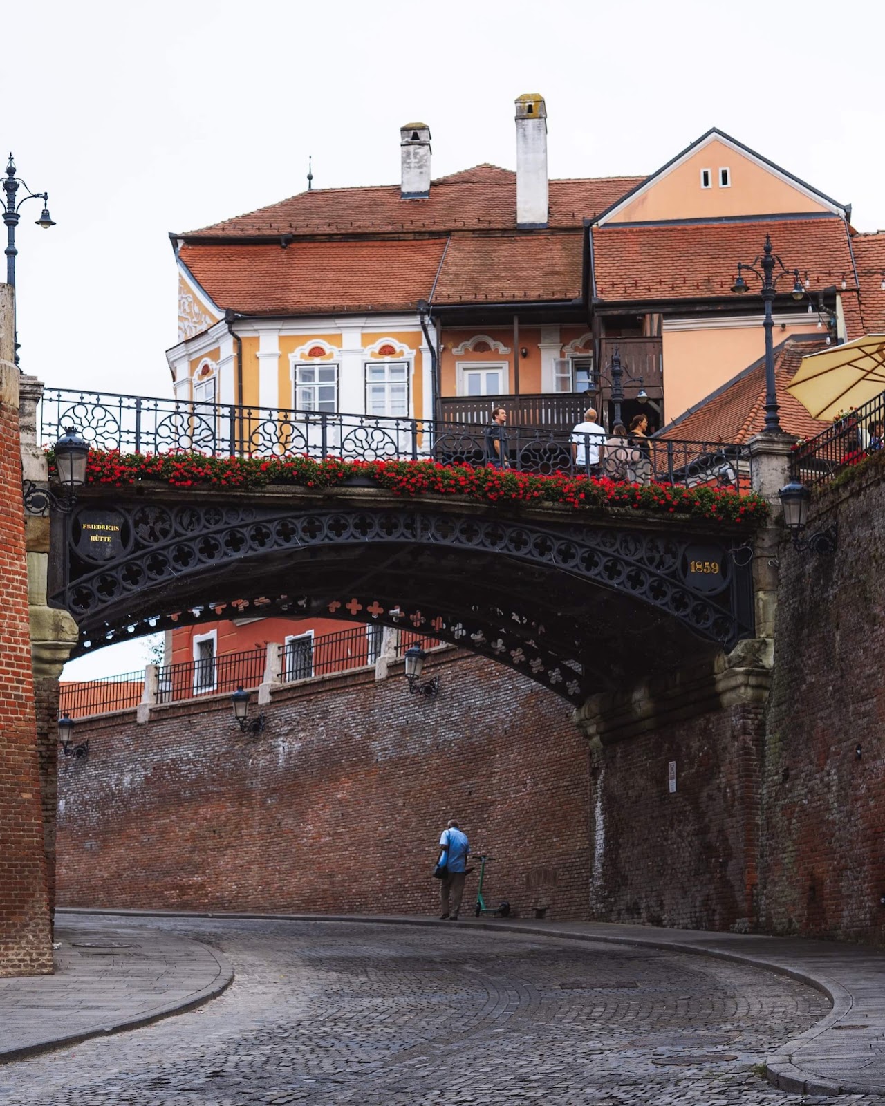 Sibiu Podul Minciunilor flori 