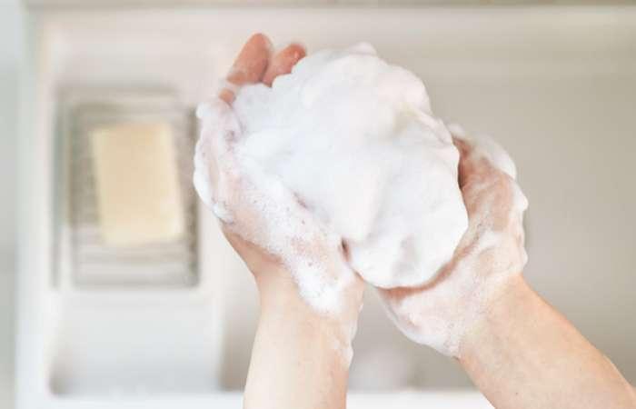 Cetaphil Hydrating Foaming Cream Cleanser tạo bọt mịn cực kì tốt và không gây dị ứng