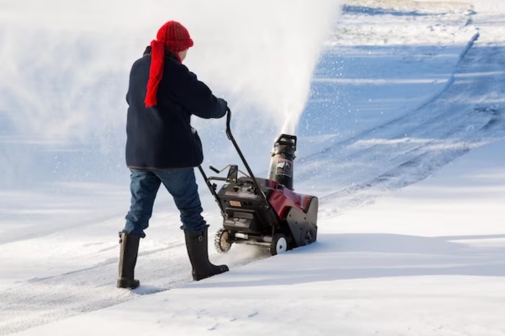 Things to Consider Before Cleaning the Snow Blower