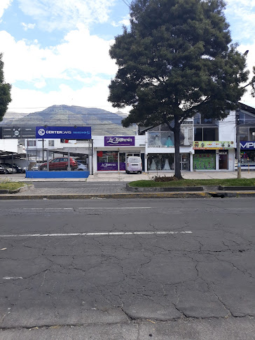 Opiniones de carlos crespi y flavio alfaro en Quito - Agencia de alquiler de autos