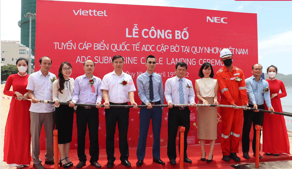 https://www.rfa.org/vietnamese/news/vietnamnews/vietnam-military-telecom-firm-announces-connection-of-submarine-cable-with-largest-bandwith-04202022074820.html/@@images/image