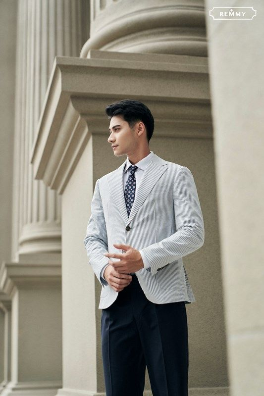 Mẫu vest blazer kẻ sọc nhỏ trắng