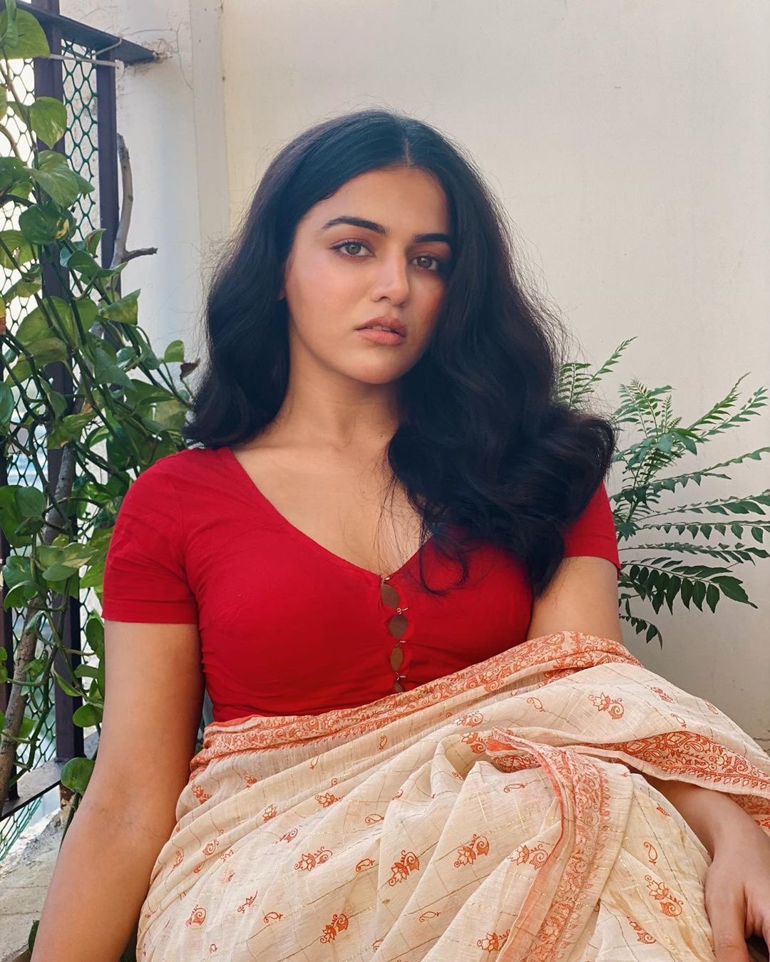 Wamiqa Gabbi Exposed Her Hot Cleavage In The Saree With A