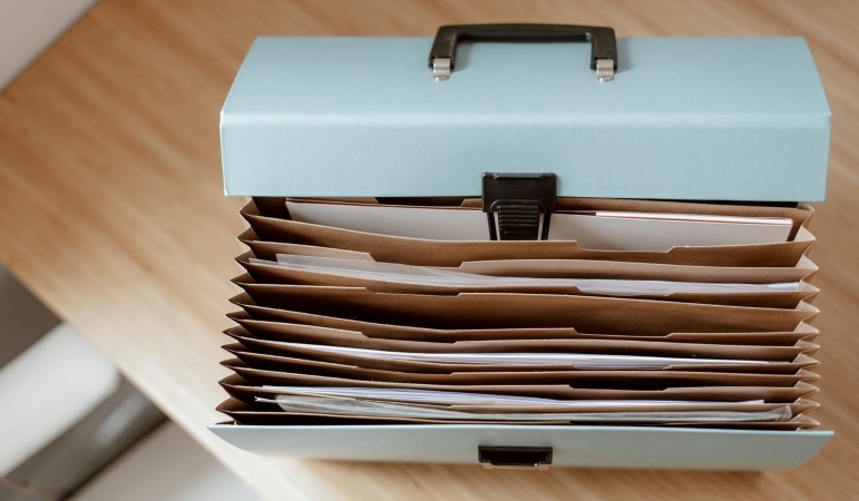 an accordion binder for keeping track of the details when building a custom home