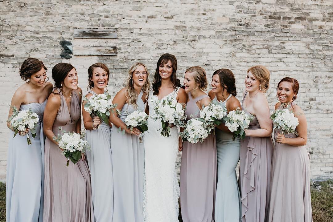 choosing bridesmaids dresses mismatched color scheme