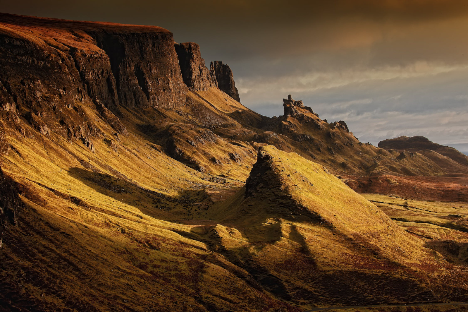 Enjoy stunning picturesque views when road tripping through the Scottish highlands 