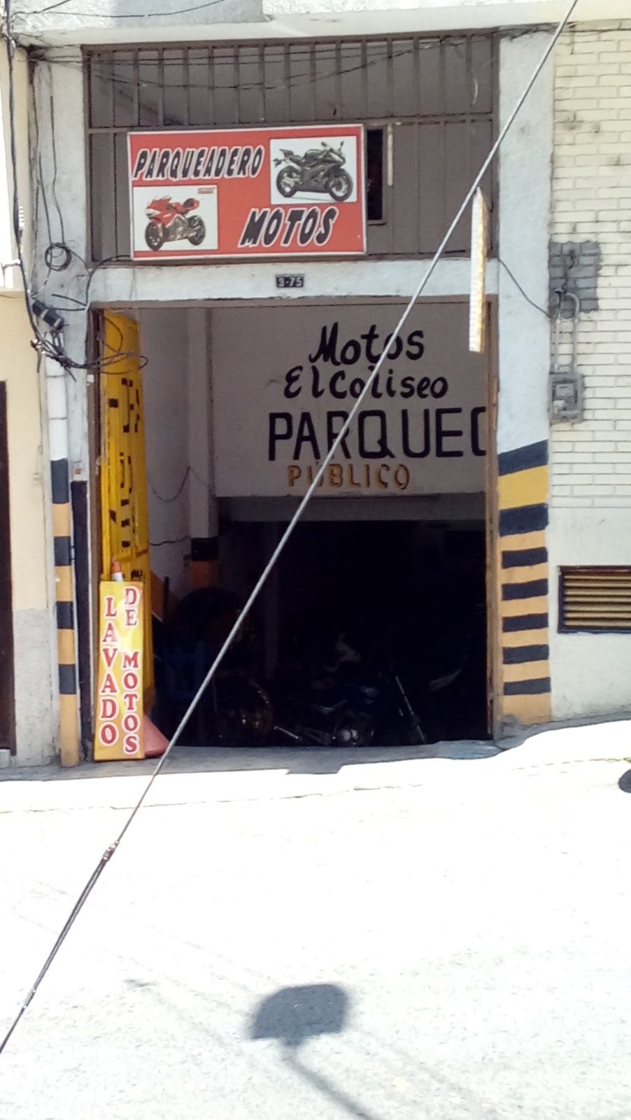 Parqueadero de Motos El Coliseo
