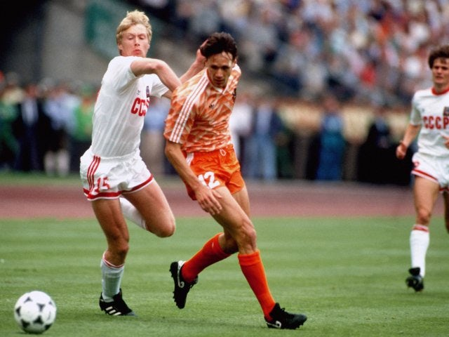 Hình ảnh Van Basten trên sân cỏ 