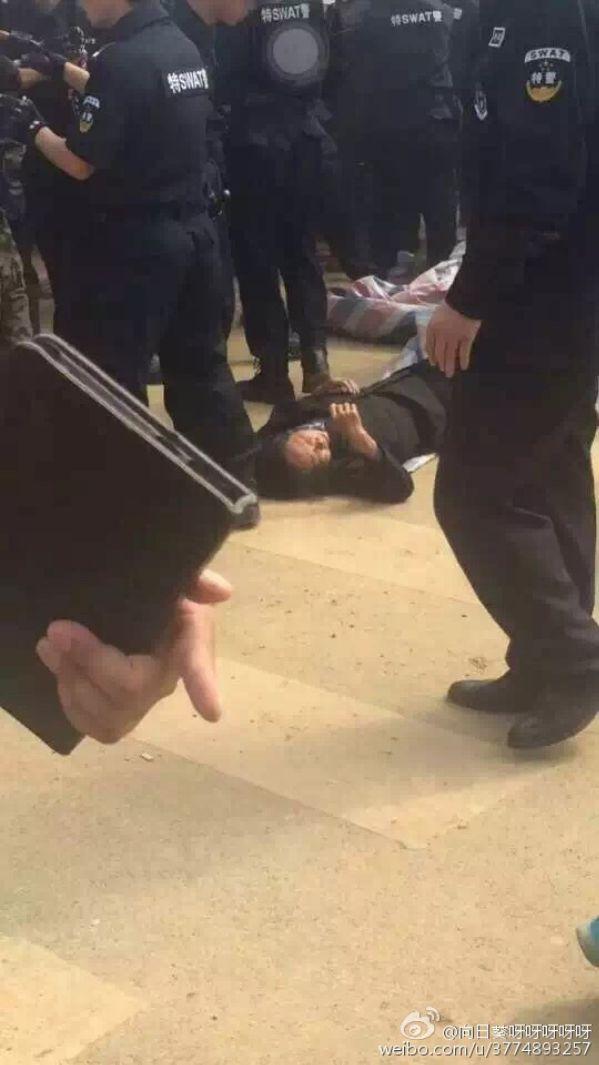湖北阳新200警察抢尸抓走数十人打伤多人
