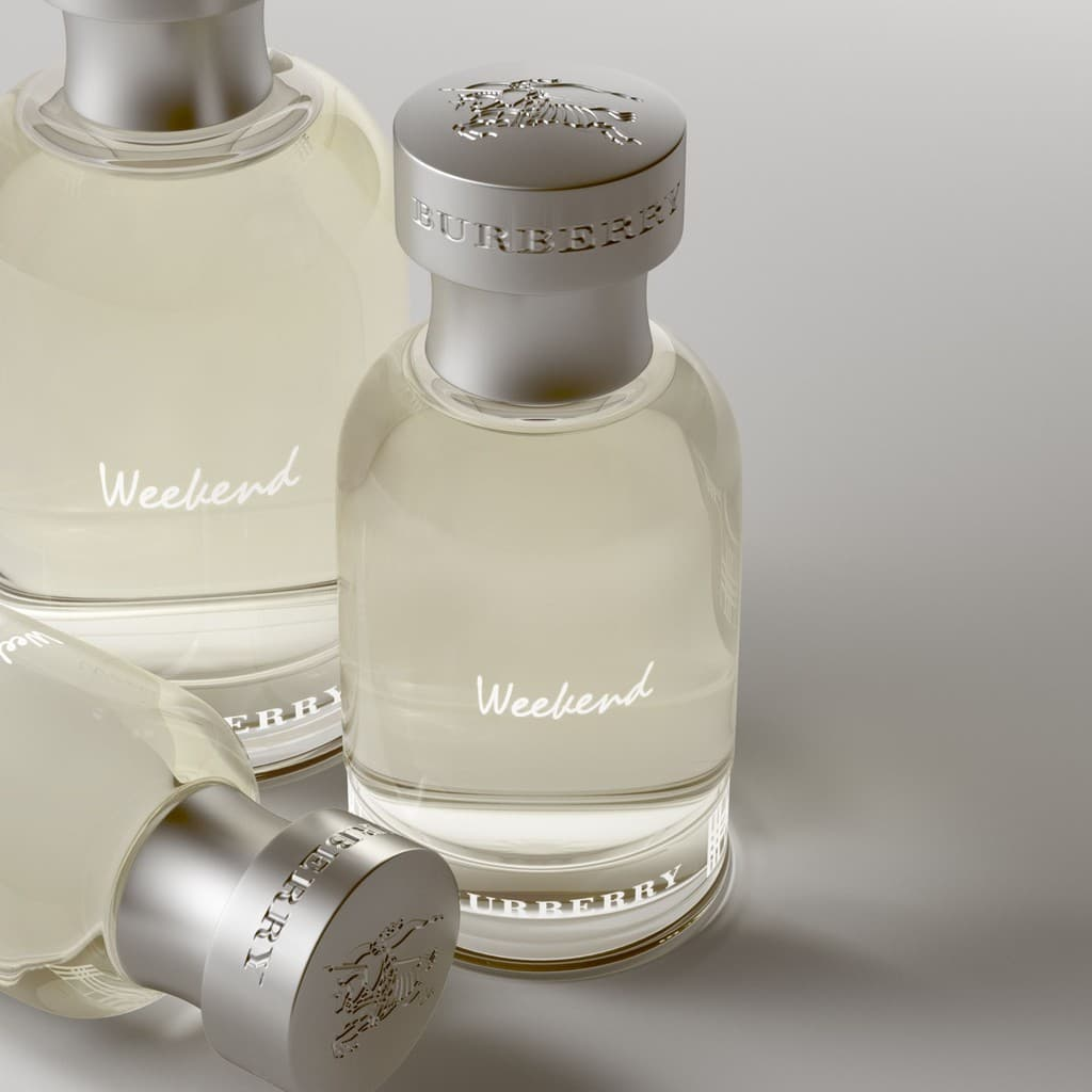 Burberry Weekend For Men độc đáo ở dòng chữ Burberry in nổi quanh nắp chai
