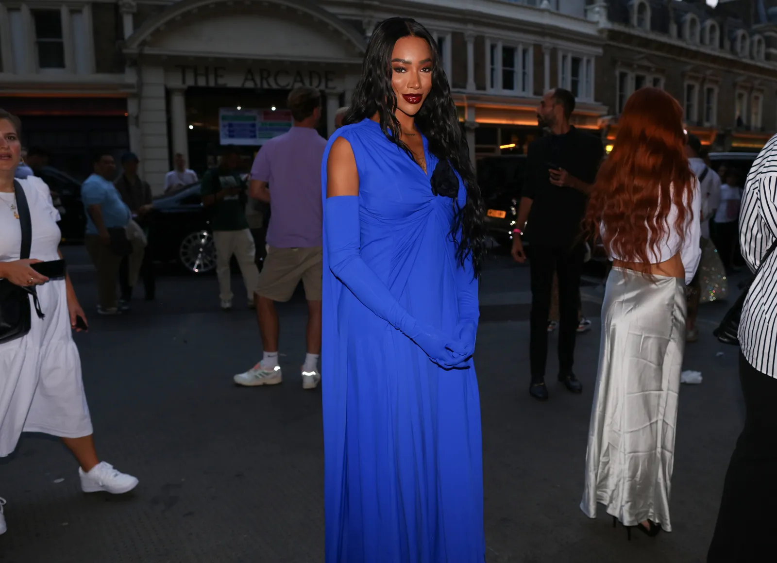 Beautiful star rocks blue for the London Fashion week