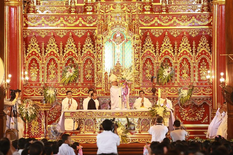 Thánh lễ cung hiến bàn thờ và làm phép