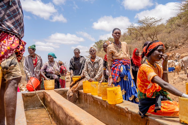 People in line for water in the Greater horn of Africa
