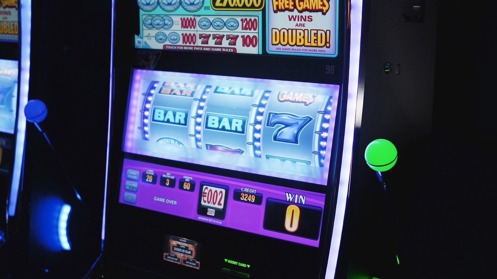 Slot machine displaying 'Bar, Bar, 7' on the wheels