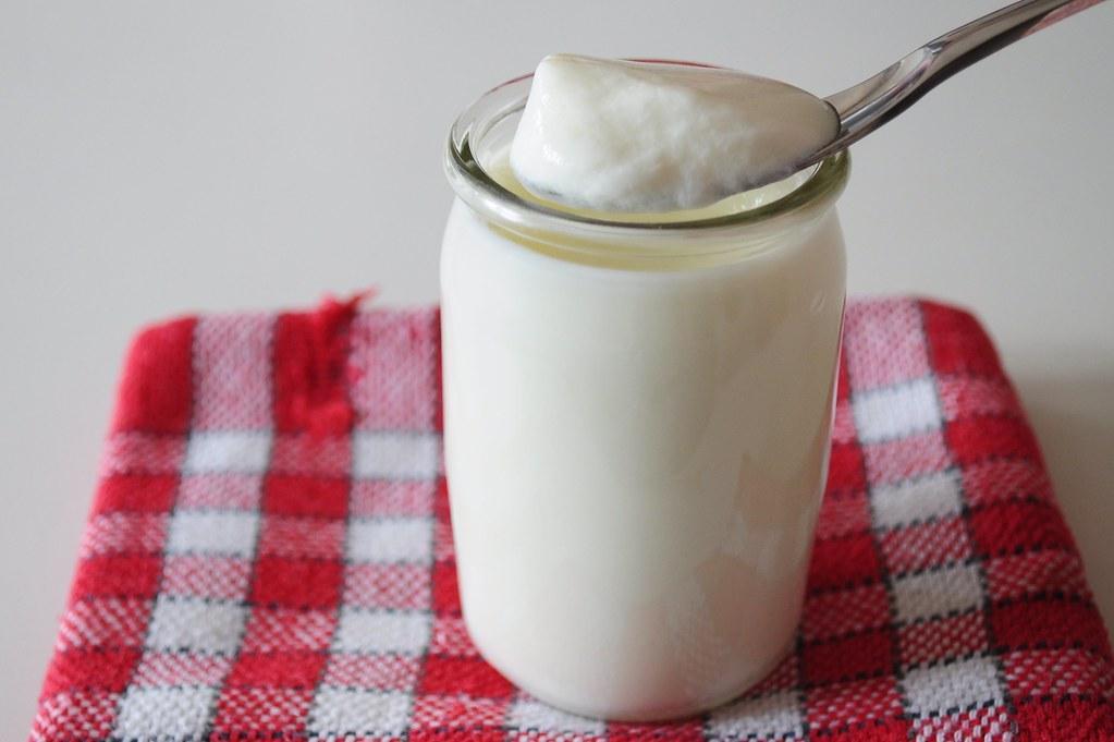 Low-fat yoghurt and milk is effective in That Reducing Stomach Acid